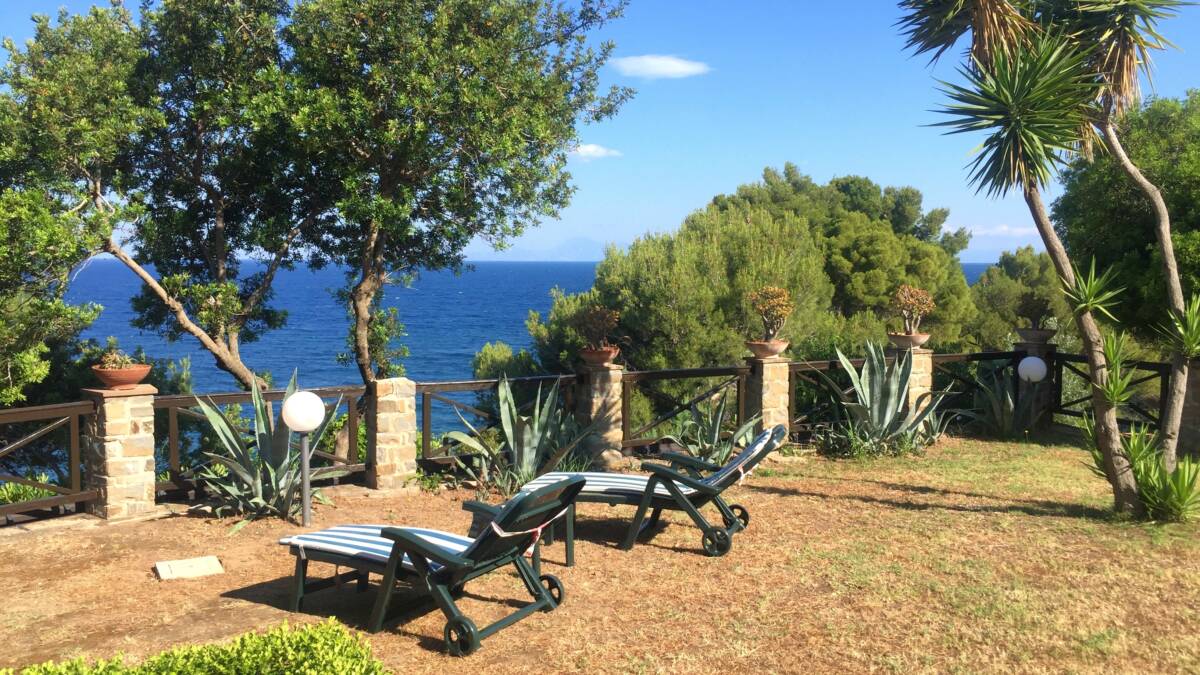 Villa Licosa Garten mit Meerblick Breitbild