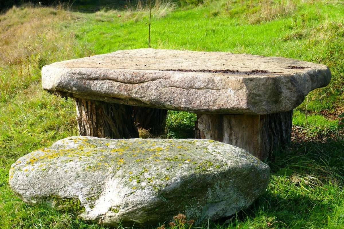 stone-table-2814444_1280